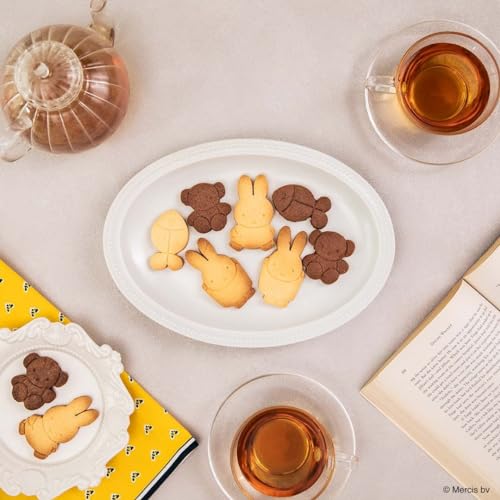AmazonBasics Set of 4 Stamping and Thawing Cookie Cutters