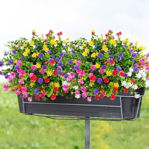 Discreet and realistic artificial flowers for outdoor gardens