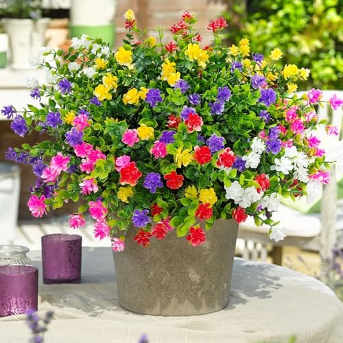 Discreet and realistic artificial flowers for outdoor gardens