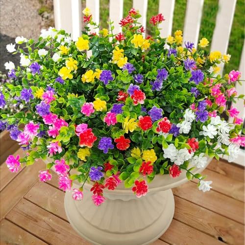 Discreet and realistic artificial flowers for outdoor gardens